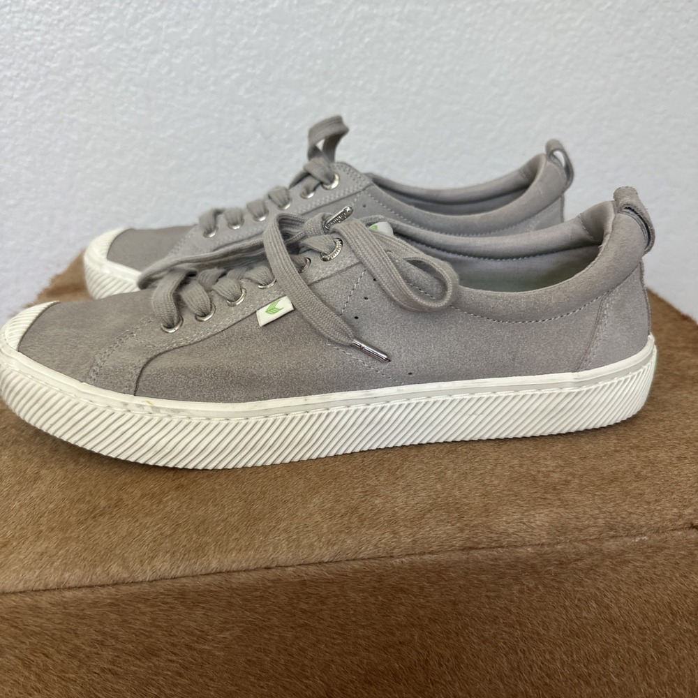 Cariuma Men's  10.5. OCA‎ Low Cloud Grey Suede Sneaker